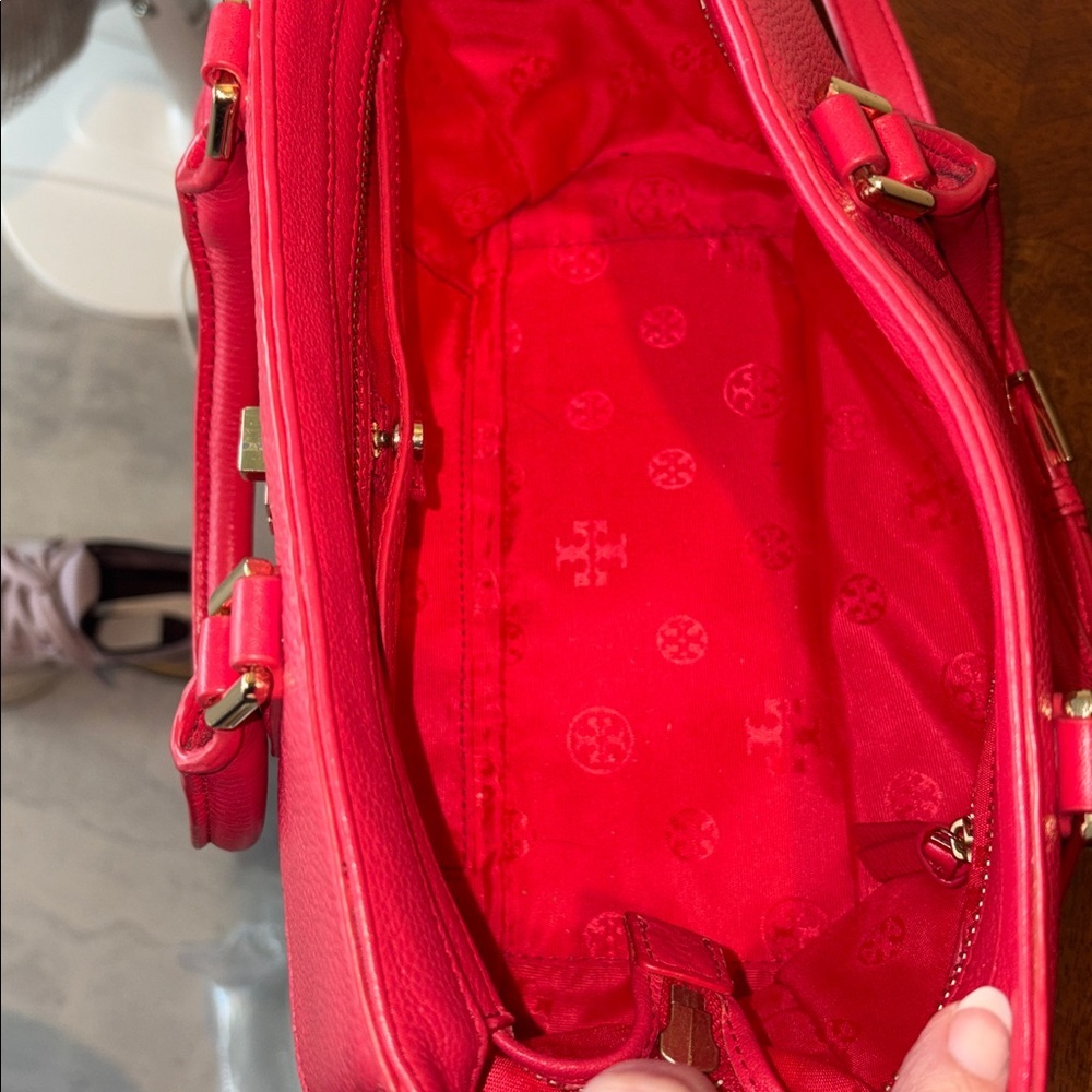 Tory Burch  Satchel  crossbody bag
Pebbled Leather  Red  front pocket, gold tone - Picture 15 of 17